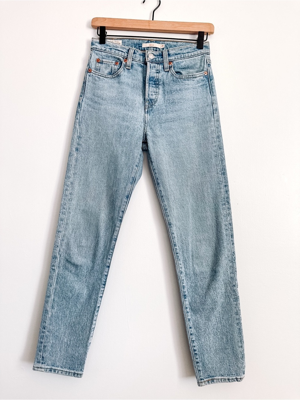 Levi’s Wedgie High Rise Light Wash Jeans Size 25